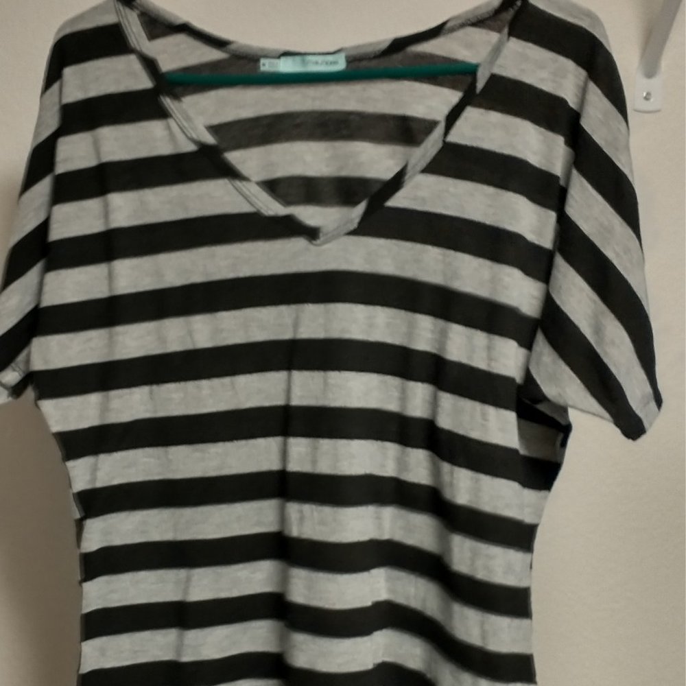 Maurices v-neck tee